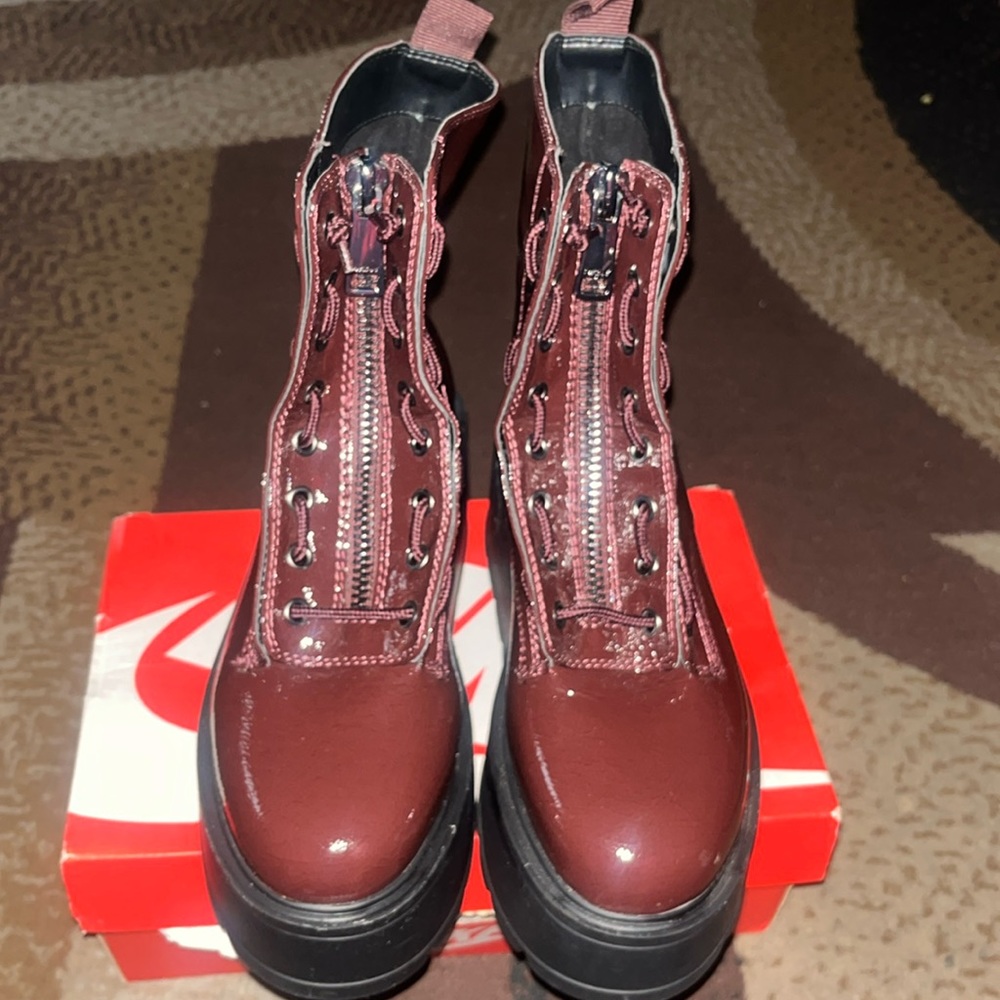 DKNY Platform Women’s Boots size 8